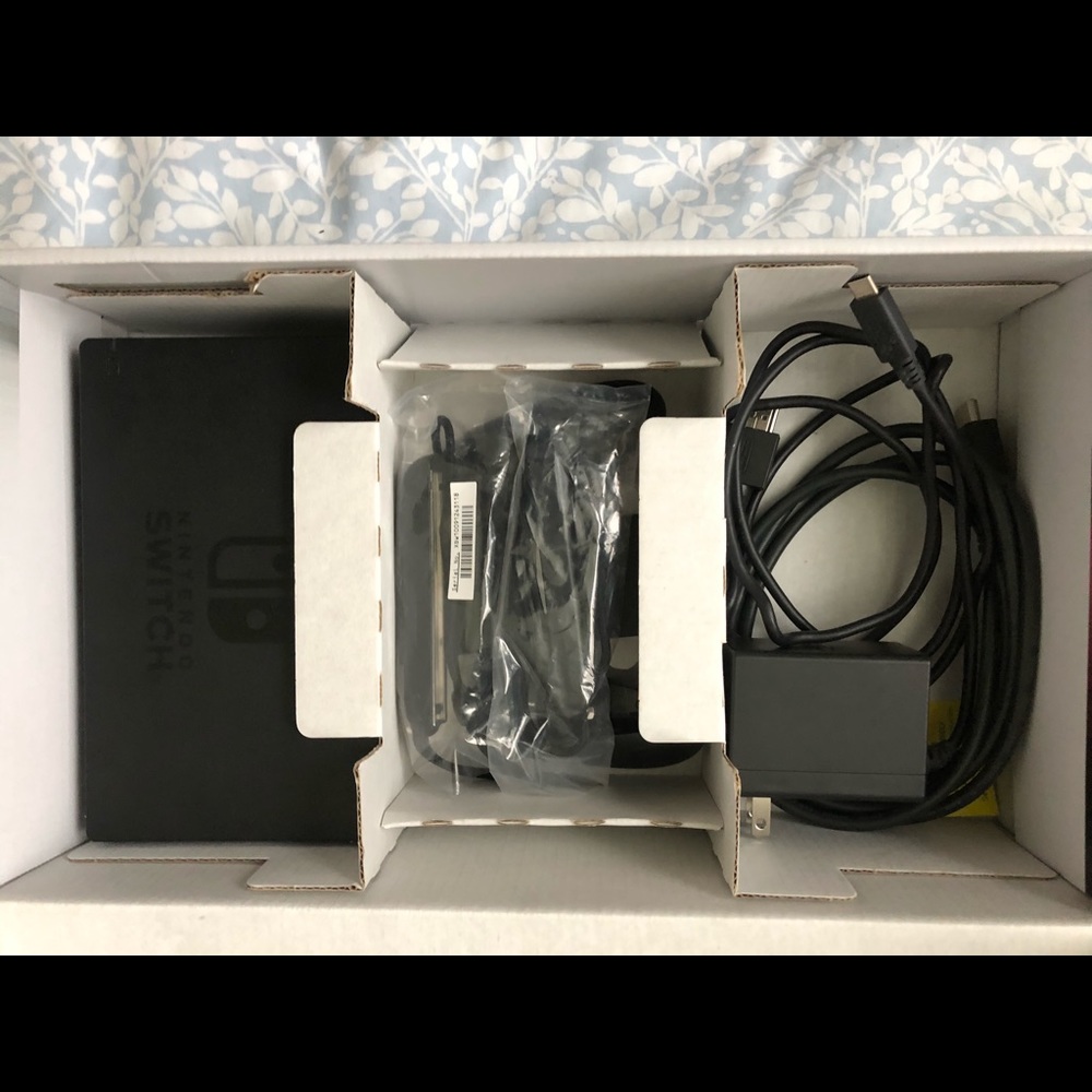 Nintendo Switch Console & 9 Games - Picture 2 of 7